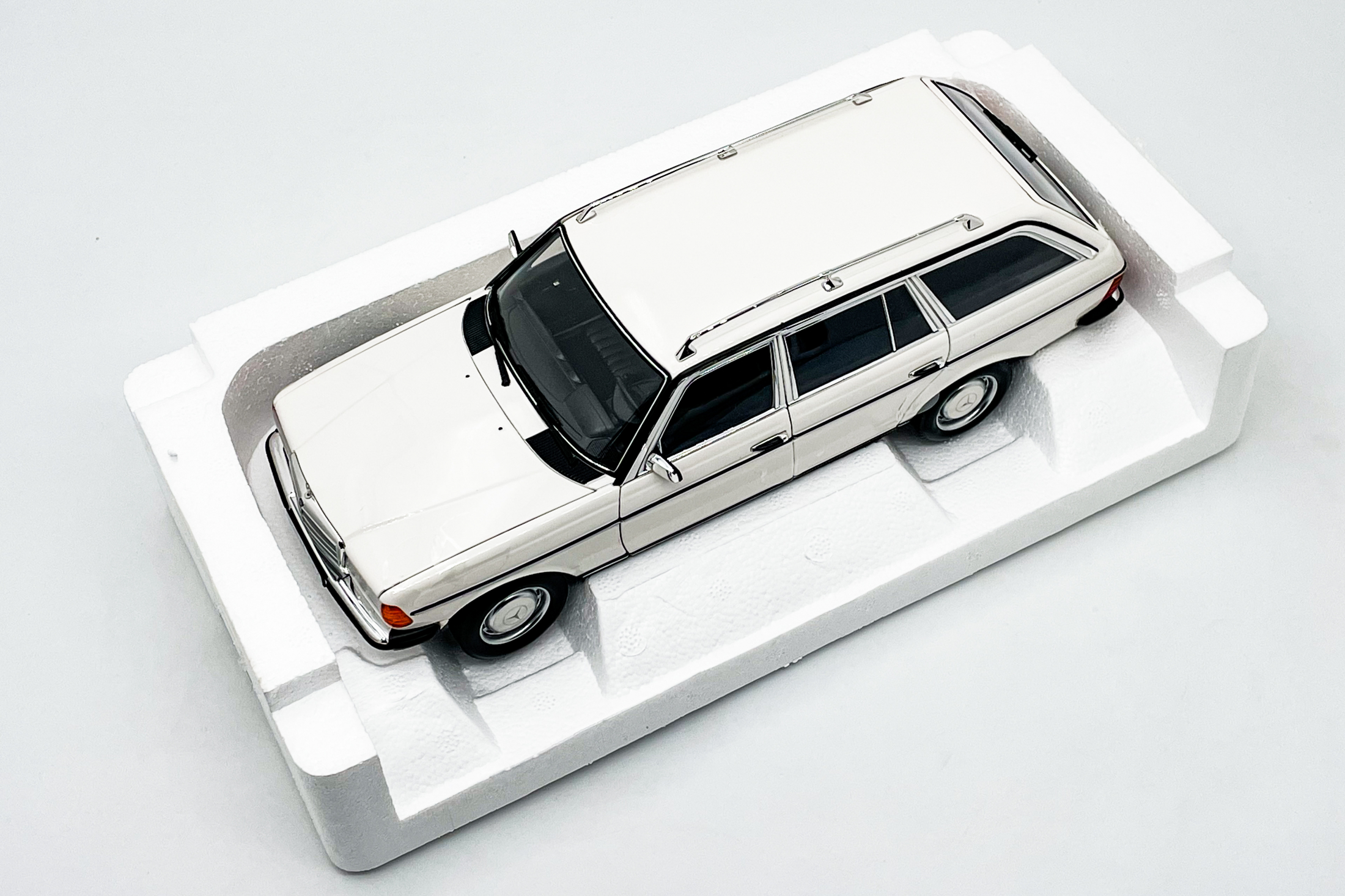 Norev Mercedes-Benz 200 T 1982 White | TR Collectibles